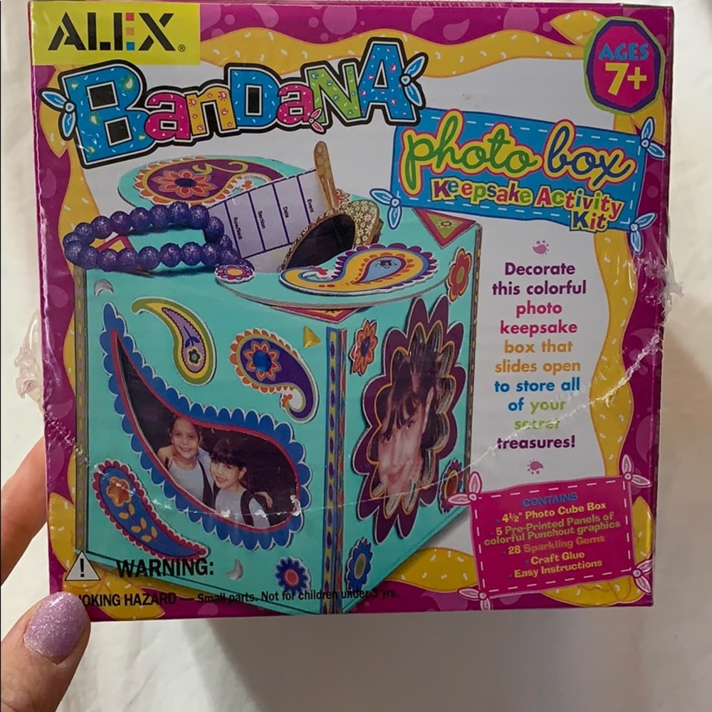 Alex Bandana Photo Box NWT